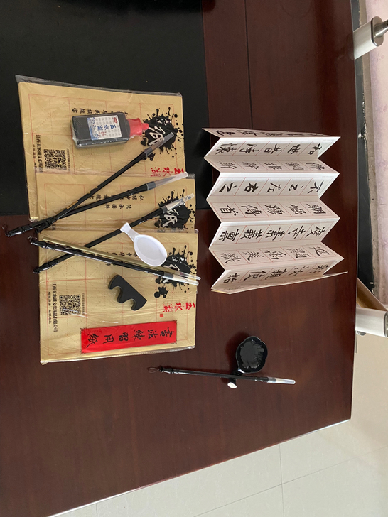 闲置练毛笔字套盒，买回来一直没有时间用，纸...