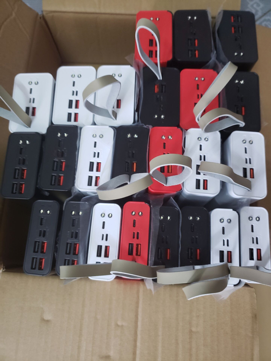 外贸高品质大容量30000毫安多功能充电宝...