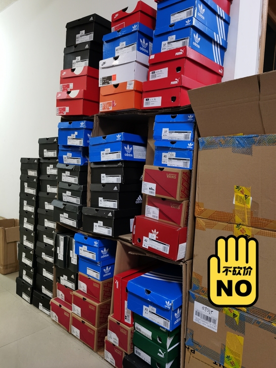 【正品瑕疵鞋】低价出 大牌捡漏 阿迪达斯a...