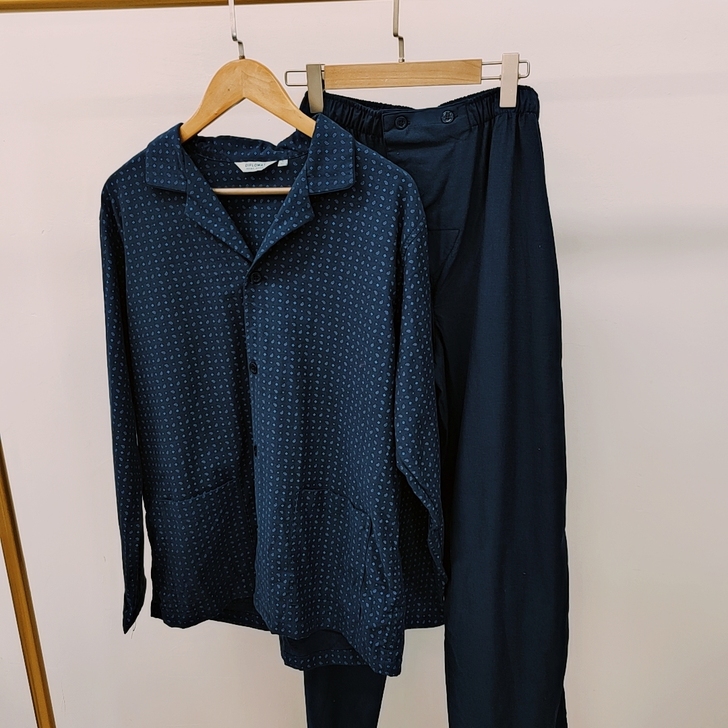 套装里，只有裤子了，xs130斤以内，xl...