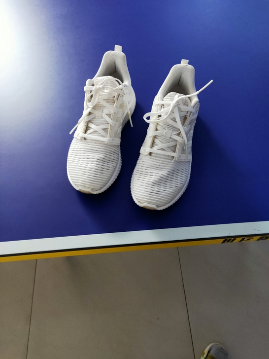 女式阿迪网面鞋，九新38码，专卖店购入
