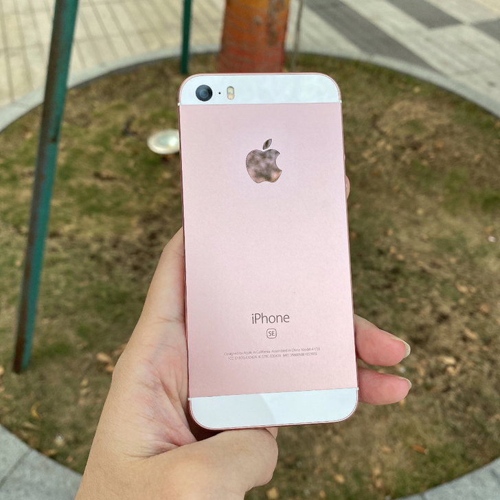包邮iPhone se 32G原装小钢炮苹...