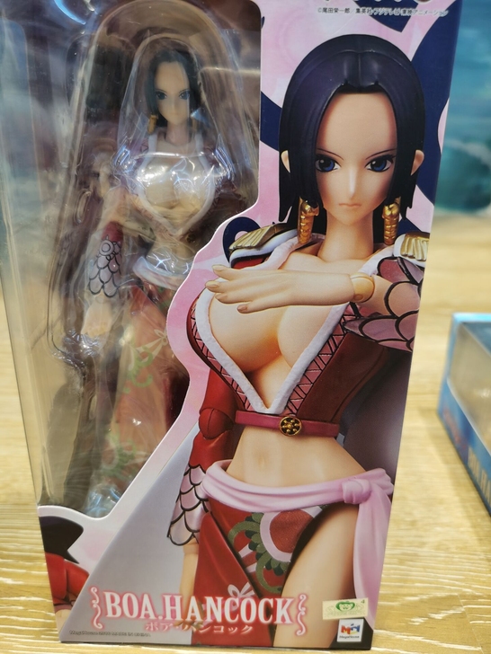 【代出】海贼王女帝超可动手办，日版保证正品...