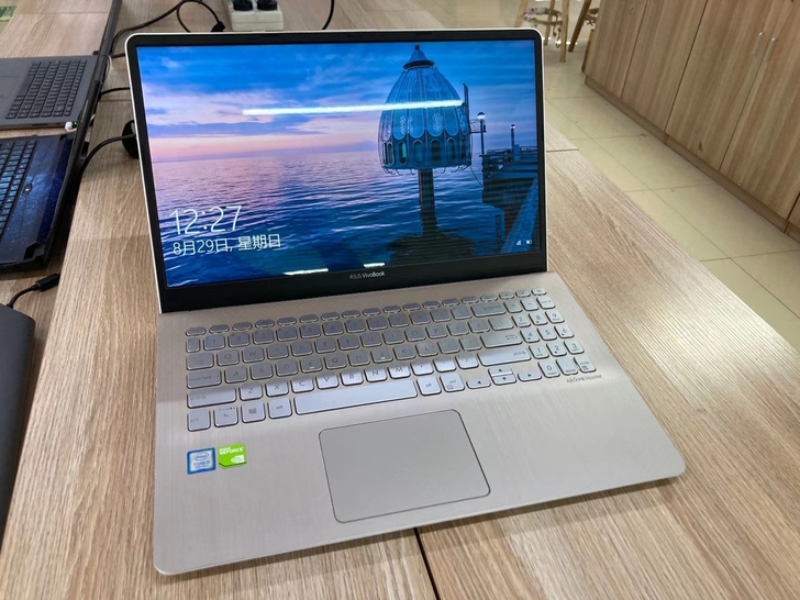 华硕灵耀S15 超薄大屏 窄边框 高颜值，...