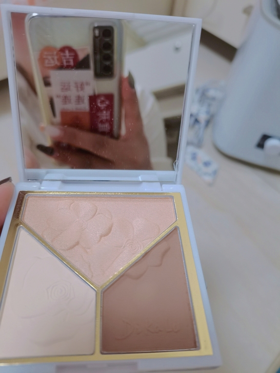 三色修容，全新的没用过