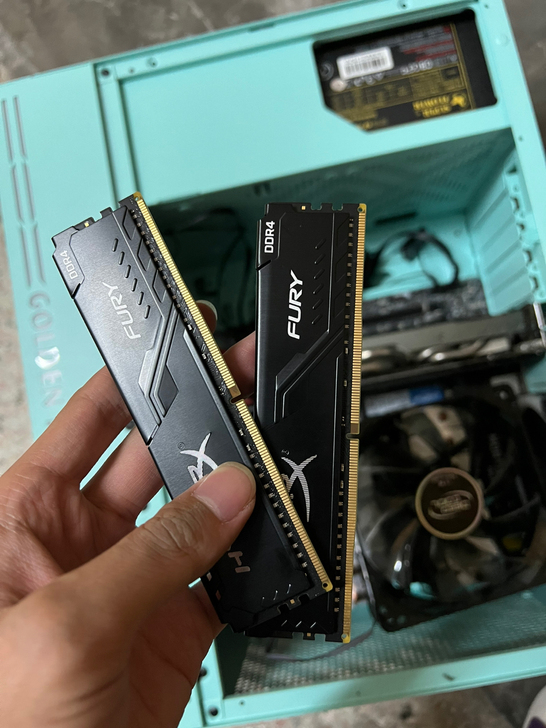 金士顿骇客神条2*16gb换电脑上灯效故出