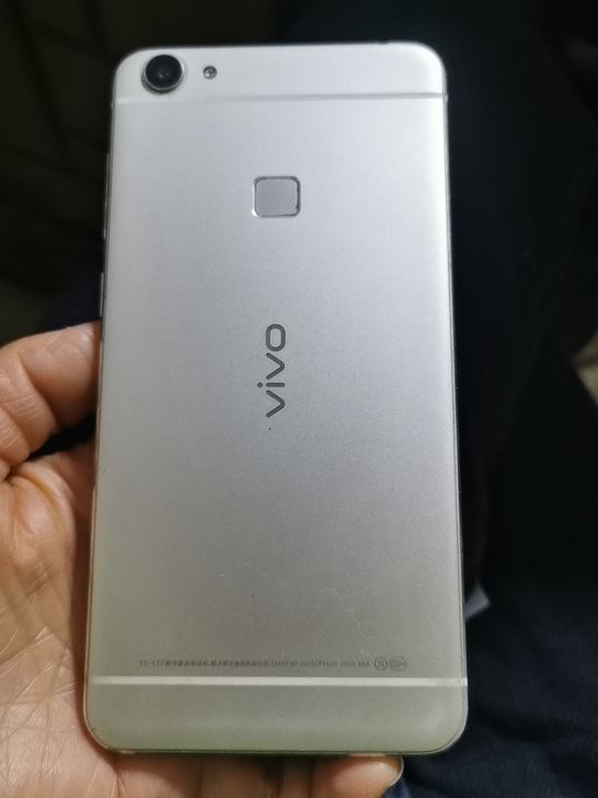 vivo x6A  运存4+64，机子挺显...