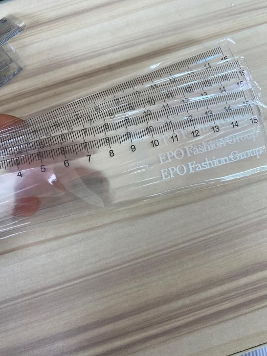客户印刷剩的库存，15cm透明直尺，不带波...