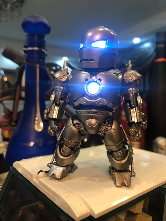 Q版钢铁侠复仇者联盟 手办钢铁侠发光模型手...