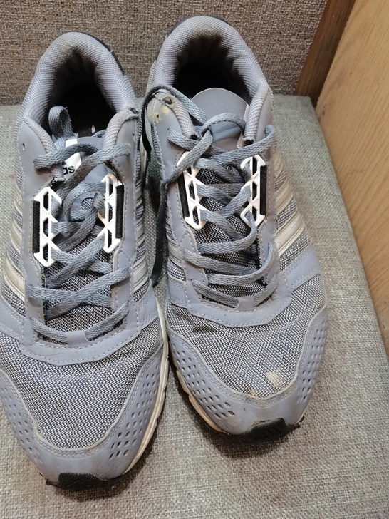 阿迪男鞋，运动鞋，43码，八成新，有问题的...