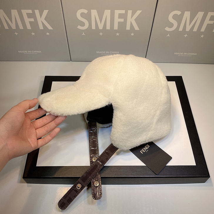 芬迪雷锋帽女秋冬休闲百搭鸭舌帽保暖护耳飞行...