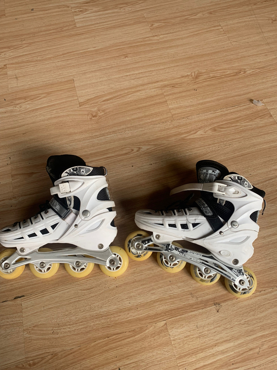 处理二手成人直排轮滑鞋，8成新，可调节（3...