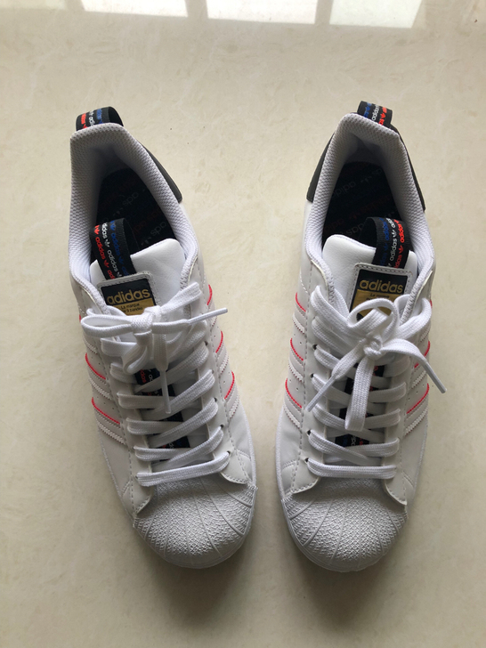 Adidas 经典金标贝壳鞋，全新正品！内...