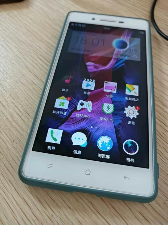 OPPO a33手机78成新吧,有磕碰,功...