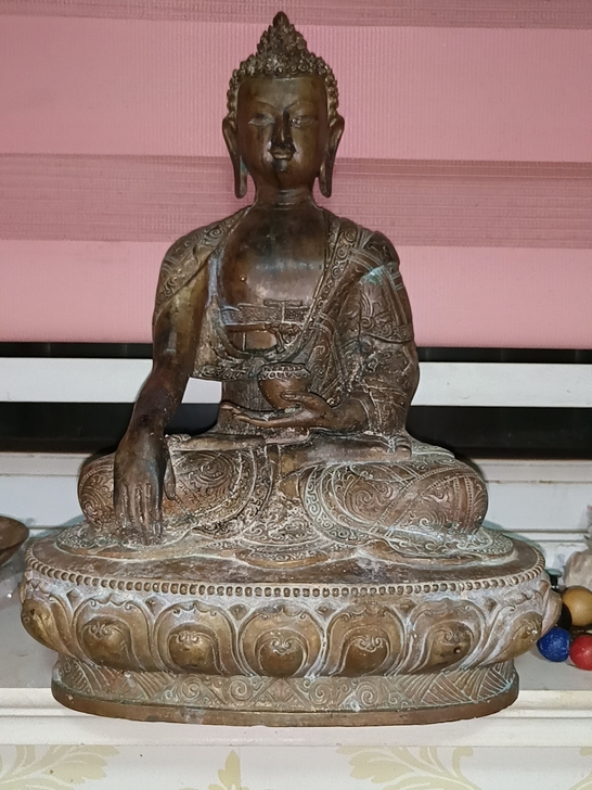 老铜佛像一尊，大尺寸，5斤多重，高33厘米...