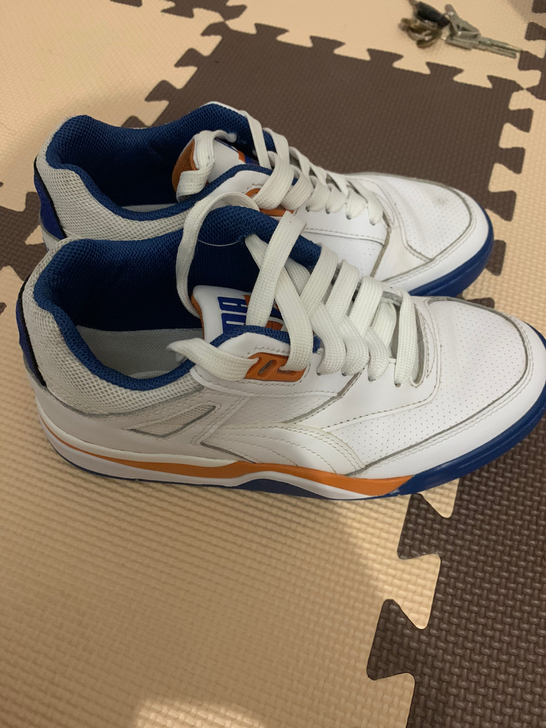 彪马，京东官网买的女生37码，因为太多鞋啦...