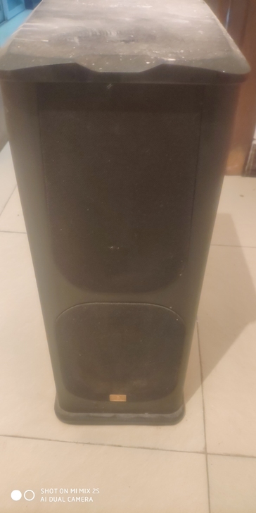 闲置音箱两个,具体怎么用也不清楚了,好像是...