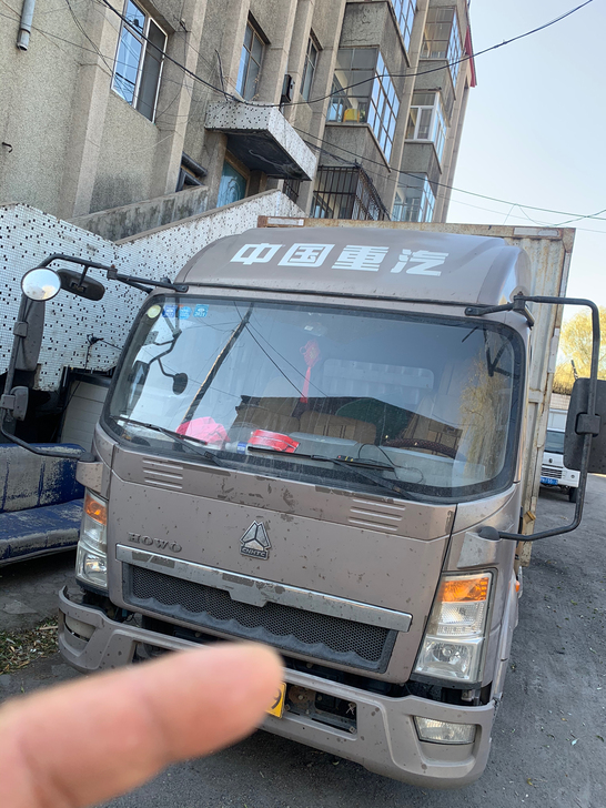 出售5.2米保温豪沃箱货 小车板正