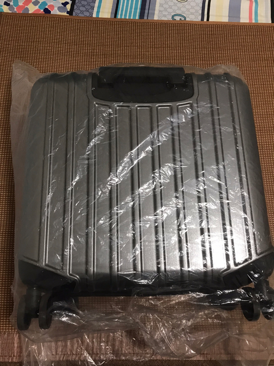 银行办业务给的推拉箱,说是可以带上飞机的,...