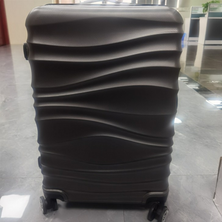 【顺丰包邮】办理信用卡赠送的拉杆箱，全新行...