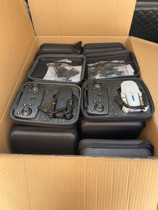 还有几十台 全新折叠航拍无人机 高清6k长...