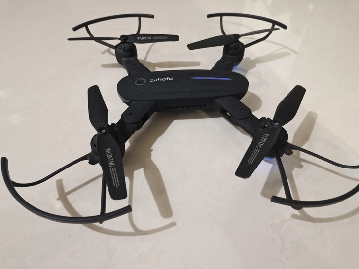 无人机 可支持航拍 自带夜光 全新 急用钱...