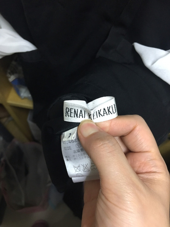 买一送一八佰伴专柜购买，黑色背带裙，日系品...