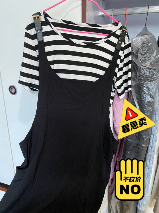 两件套,一个T恤,一个背带裙,自己可拆分穿...