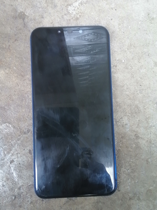 华为nova3i手机6＋128G的，屏幕是...