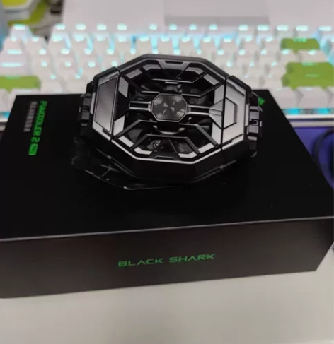 黑鲨散热器，官网买的，看上私聊 感兴趣的话...