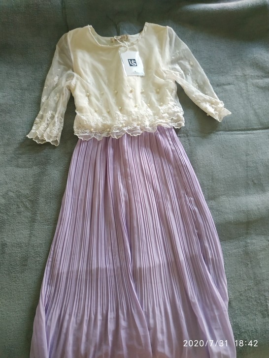 图1:实体店购买的连衣裙，不适合我的风格