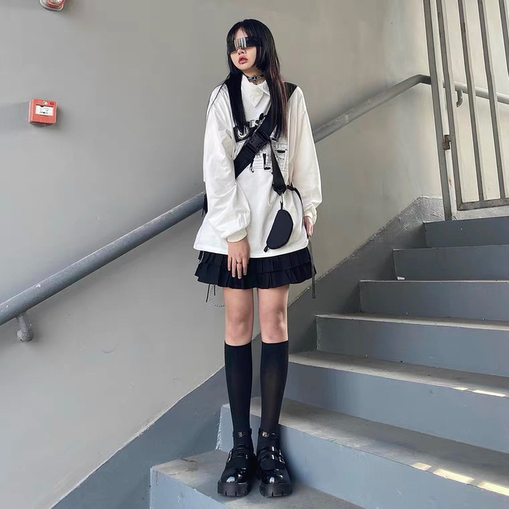 一个二次元风格的套装吧 仅试穿 太长了 不...