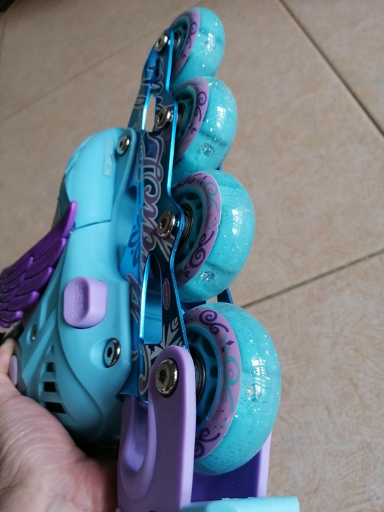 麦斯卡儿童轮滑鞋，孩子没用过全新，需自提。