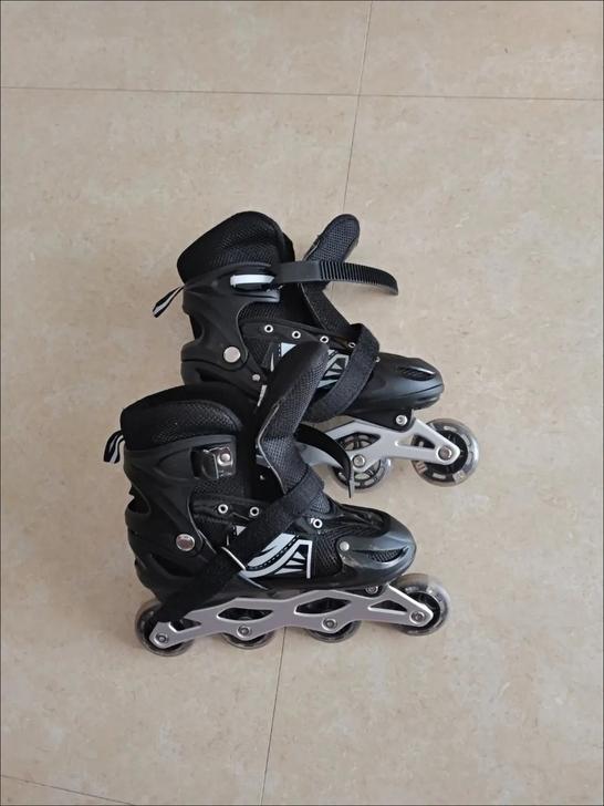 溜冰馆倒闭处理儿童溜冰鞋【大小可调】3-5...