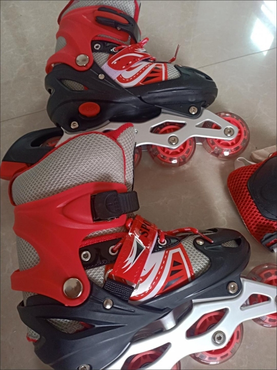 溜冰馆倒闭处理儿童溜冰鞋【大小可调】3-5...