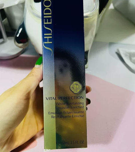 资生堂悦薇乳液，滋润型 资生堂悦薇珀翡紧颜...