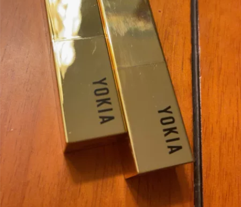 yokia口红2支，仅到手试色一次，包装无...