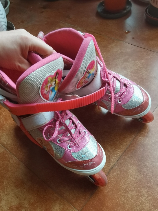 迪士尼专业轮滑鞋，大码，35-38。内径2...