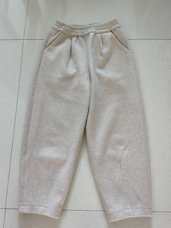 品牌毛呢裤，质量特别厚实，穿过一两次，29...