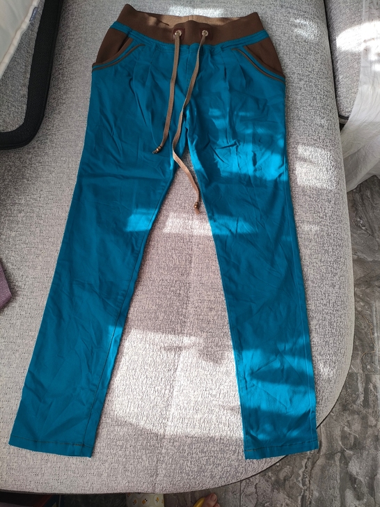 秋冬裤子,165的码,腰部有松紧。非偏远包...