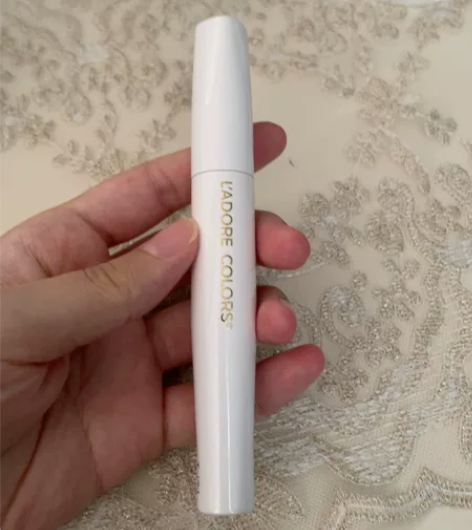 全部实拍！烙色流星幻彩绒长睫毛膏，颜色是棕...