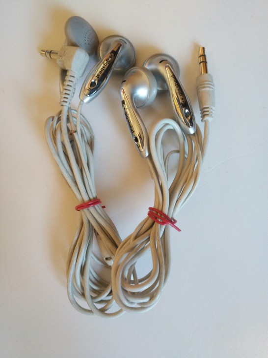 东芝十字军P3耳机每条10元不邮