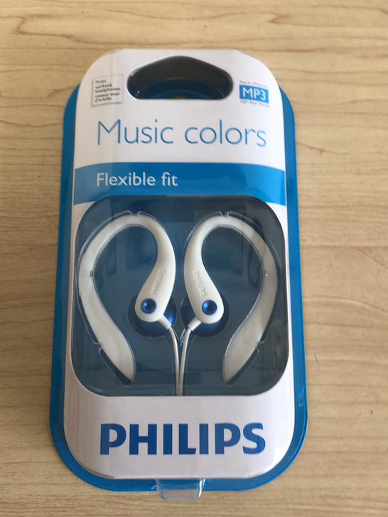 原装飞利浦盒装耳机一个，音质特别好！