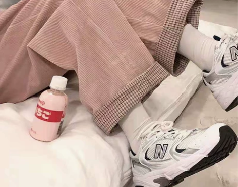 粉色灯芯绒加绒裤子 p3是裤子的部分磨损起...