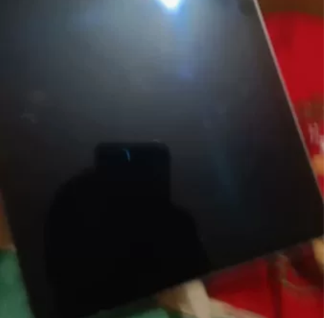 三星sm-t867 屏幕内屏裂，长时间按开...