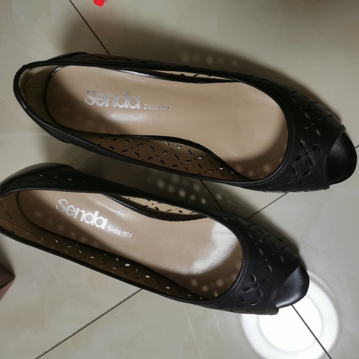 黑色森达鱼嘴鞋，37码，皮的，跟高5cm，...