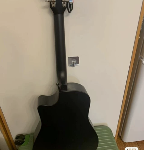 原价1000多的几乎全新吉他便宜出了，虽然...
