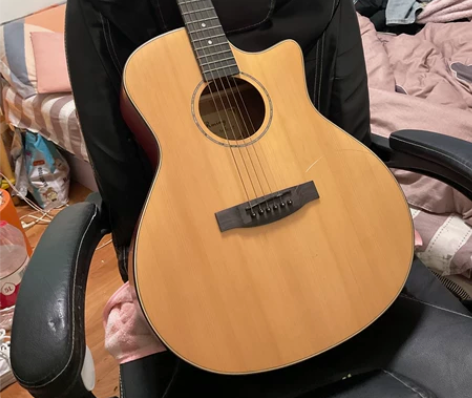 民谣吉他 单板云杉木 做工挺好的 音色也很...