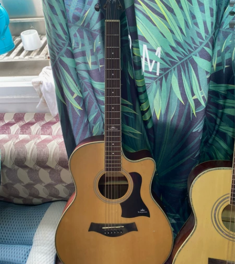 家里搬家，乐器清仓特价。最后两把吉他了，一...