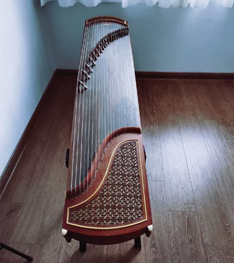 品牌古筝!!!完好无损,镂空花面,古朴大气...